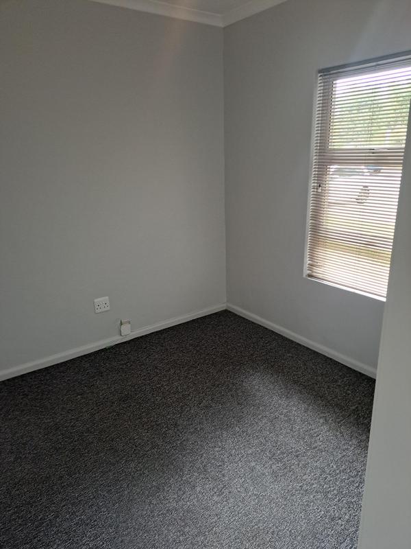 To Let 2 Bedroom Property for Rent in Buhrein Western Cape